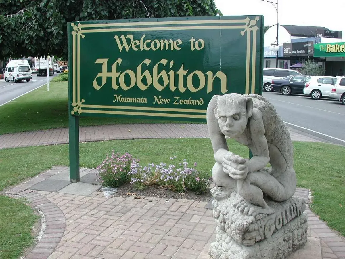 Welcom to Hobbiton Sign